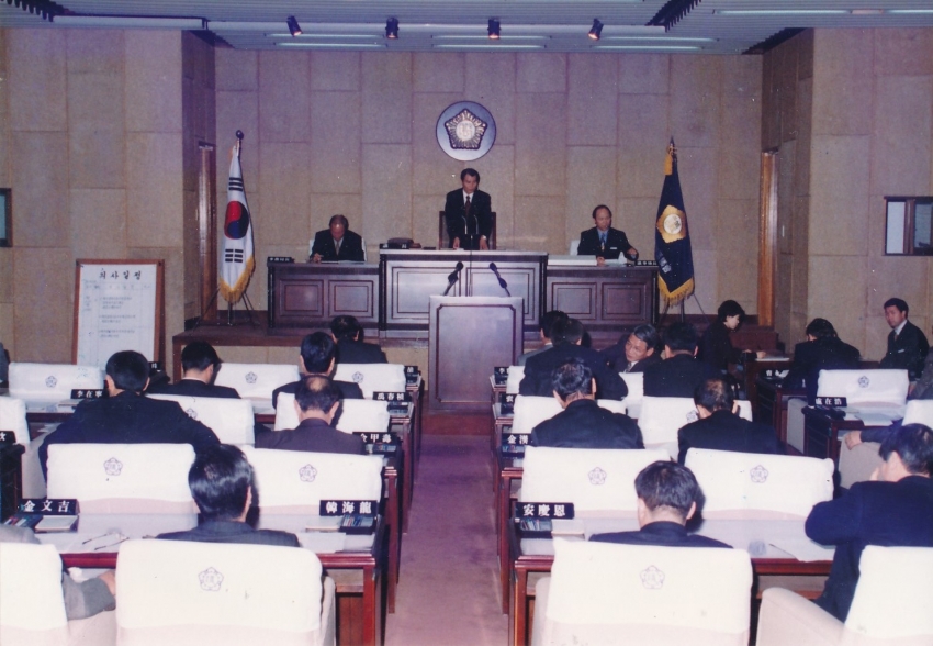 1998.2.19.~24. 제61회 임시회 1,2차 본회의(본회의장) 첨부파일