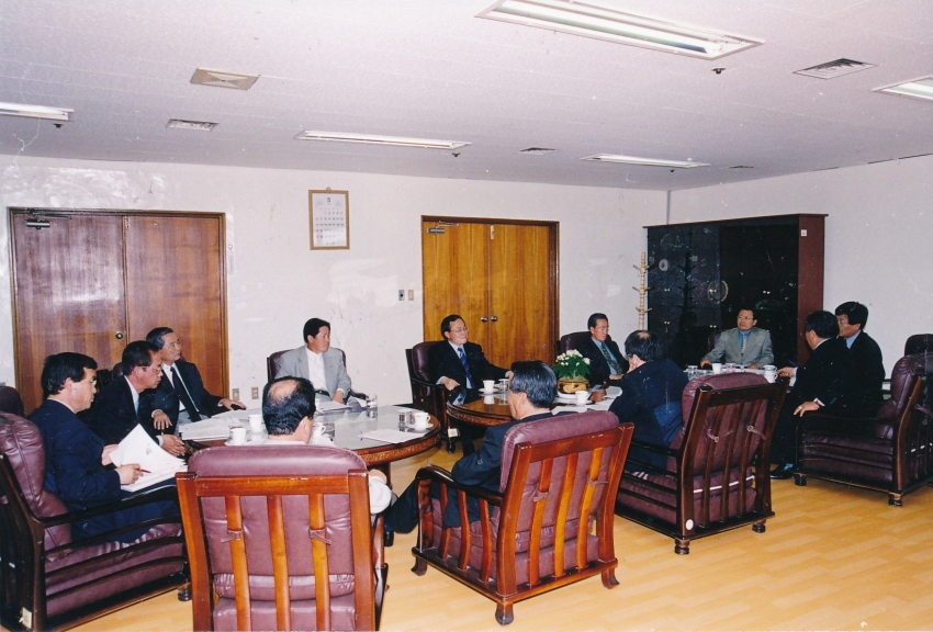 2001.5.9. 의회-집행부 합동간담회(5층 소회의실) 첨부파일