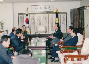 1994.2.1. 대구 국제공항 승격관련 시의원 방문 현안 문제토의(의정집무실) 첨부파일