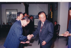 1994.12.29. 94년도 하반기 정년퇴임식 참석(구청 대회의실) 첨부파일