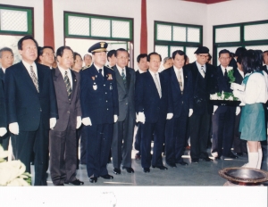 1996.3.1. 신암선열공원 헌화 및 분향(의장, 시장, 동구청장, 경찰청장 등) 첨부파일