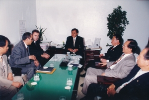 1998.9.22. 대구광역시 동구청 - 한국까르푸(주) 고용할당 제휴협정 조인식 첨부파일