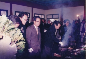 1999.3.1. 3.1절 선열묘지참배(안경은 의장, 정덕연 의원, 이재녕 의원 참석) 첨부파일