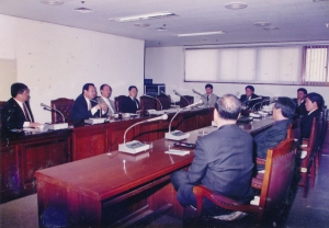 1999.4.12.~9.30. 조례정비특별위원회 구성(위원장 정덕연, 간사 박의용) 첨부파일