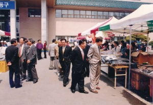 1999.4.20.~4.21. 동구여성단체협의회 IMF알뜰매장운영(동구청광장) 첨부파일