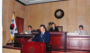 2000.6.14. 제88회 임시회  제2차 본회의 구정질문(최외수 의원, 본회의장) 첨부파일