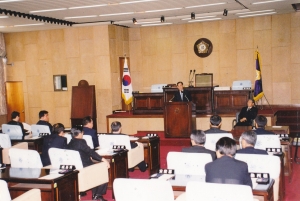 2002.7.9. 제112회 임시회 2차 본회의(상임위원장 당선 인사) 첨부파일