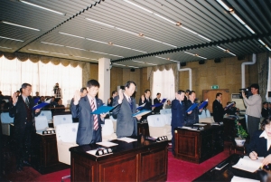 2003.1.29. 제118회 임시회 제1차 본회의 지방분권실현 선언문낭독 첨부파일