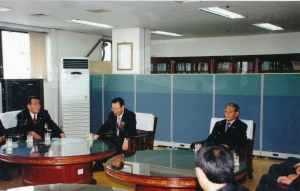 2004.6.7. 이훈 동구청장 의회방문 첨부파일