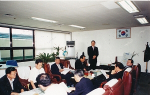 2004.8.25. 고속철 통과지역 구의원-동장 간담회(부의장실) 첨부파일