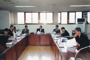 2004.10.5. 공무국외여행심의위원회(의회 소회의실) 첨부파일