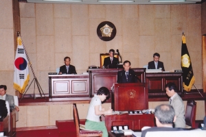 2005.7.5. 정부의 공공기관 동구지역 유치를 위한 결의안 채택.해결설명(본회의장) 첨부파일