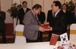 2005-05-11 우호도시방문 기념품교환 첨부파일