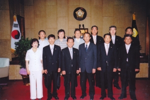 2006.6.26. 제4대 동구의회 임기만료 도시건설위원회 기념촬영(본회의장) 첨부파일
