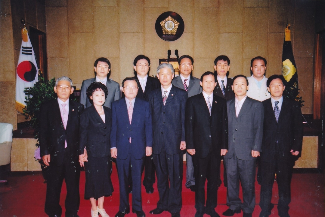 2006.6.26. 제4대 동구의회 임기만료 운영내무위원회 기념쵤영(본회의장) 1번째 파일