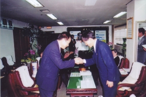 2006.7.26. CMB 공로패 수여(의장실) 첨부파일