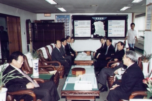 2004-06-07 이훈 동구청장 의회방문 첨부파일