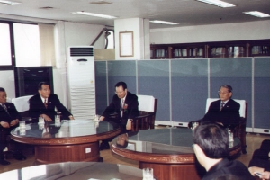 2004-06-07 이훈 동구청장 의회방문 첨부파일