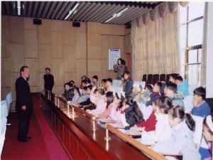 2005-11-30 초등학교 본회의장 견학 첨부파일