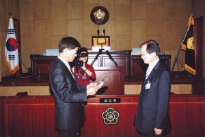 2008.6.17. 심성택 의회사무국장 퇴임 공로패 수여(본회의장) 첨부파일