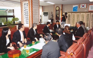 2008.7.2. 몽골 불강아이막 방문단 의회방문(의장실) 첨부파일