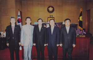 2008.7.18. 제5대 전반기 의장단 공로패 수여(본회의장) 첨부파일