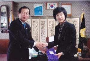 2009.4.29. 중국 황산시 공무원 내방(의장실) 첨부파일