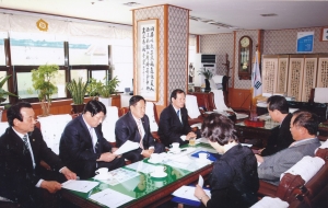 2009.5.4. 의정자문위원 위촉장 수여(의장실) 첨부파일