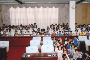 2009.5.7. 동부초등학교 공공기관탐방 교육(본회의장) 첨부파일