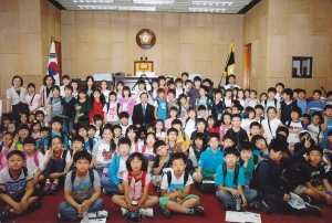 2009.5.14. 신천초등학교 공공기관탐방 교육(본회의장) 첨부파일