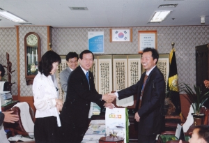 2009.5.14. 중국 오중구 소원실험학생 내방(의장실) 첨부파일