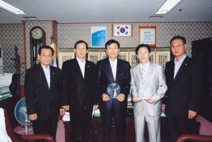 2009.6.30. 상반기퇴직자 공로패 수여(동구의회 의장실) 첨부파일