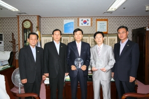 2009년상반기 퇴직자 공로패 수여(2009.6.30) 첨부파일